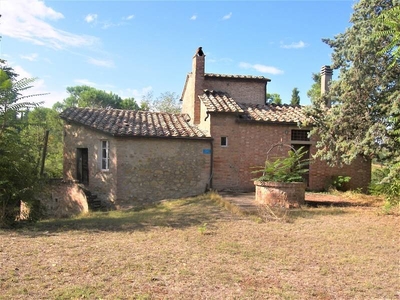 Charming Farmhouse for Sale in Montepulciano: Wine Country Retreat