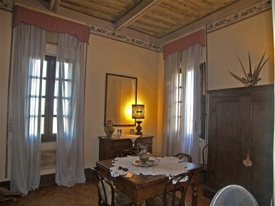 Appartamento Storico in Vendita a Torrita di Siena con Affreschi e Vista Panoramica