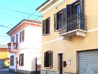 Casa Indipendente in Via Graffignana, 20, Landriano (PV)