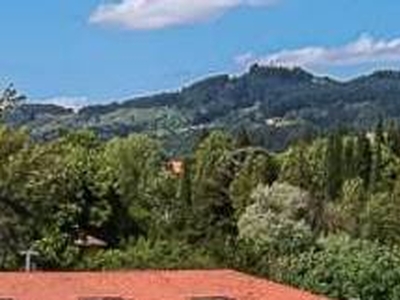 Tenuta di Prestigio con Ampio Terreno e Piscina in Vendita a Vaglia, Toscana