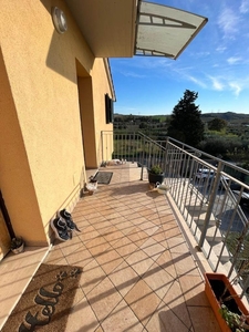 Trilocale a Castellina Marittima, 1 bagno, posto auto, arredato, 55 m²