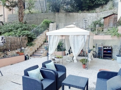 Quadrilocale a Genova, 1 bagno, giardino privato, 85 m², 2° piano