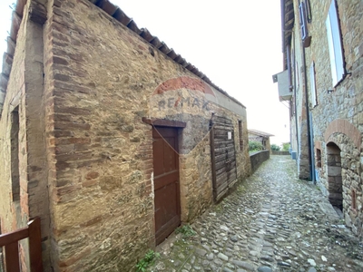 Rustico in Vigoleno, Vernasca, 2 locali, 1 bagno, giardino privato