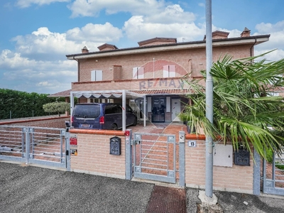 Villa a schiera in Via del Norcino, Vigarano Mainarda, 9 locali