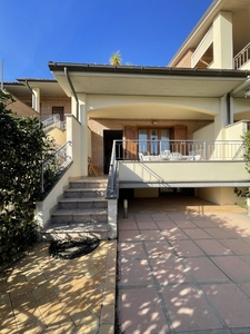 Villa a schiera in Via Litoranea, Follonica, 4 locali, 2 bagni, 90 m²