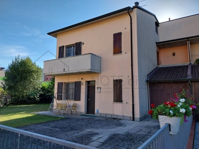 Villa a schiera in Via Nuova, Cesena, 4 locali, 2 bagni, con box