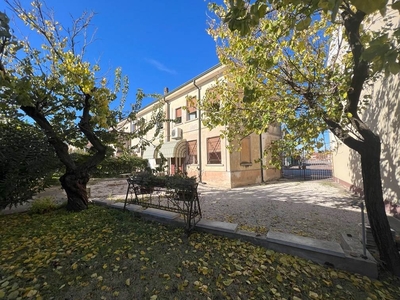 Villa bifamiliare in vendita a Villimpenta Mantova