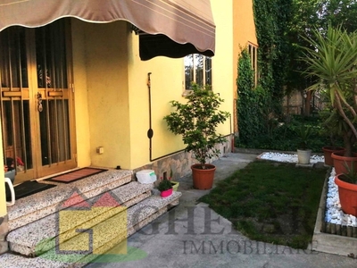 Villa singola a Ferrara, 4 locali, 2 bagni, giardino privato, 110 m²