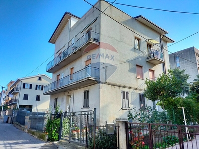 Appartamento in Vendita a Perugia, zona San Sisto, 80'000€, 130 m²