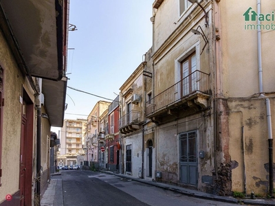 Appartamento in Vendita in Via dell'Oro 107 a Catania