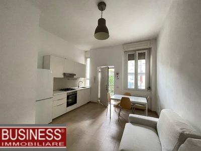 Bilocale in Via Emilio de Marchi, Milano, 1 bagno, arredato, 60 m²