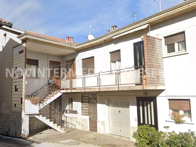 Bilocale in Via mazzini, Jerago con Orago, 1 bagno, arredato, 38 m²