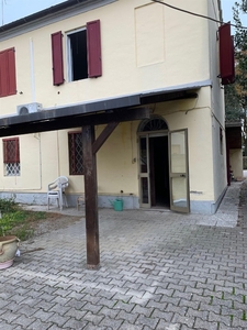 Casa indipendente a Ravenna, 4 locali, 1 bagno, con box, 130 m²