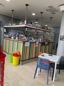 Bar in Vendita in Strada Padana Inferiore 36 a Chieri