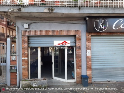Negozio/Locale commerciale in Vendita in Viale Vittorio Veneto a Grottaferrata