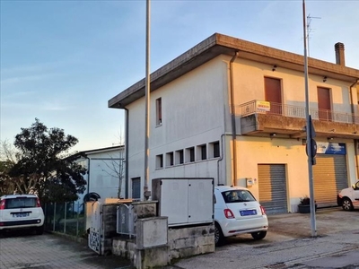 Quadrilocale a Ravenna, 1 bagno, con box, 114 m², 1° piano in vendita