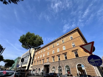 Ufficio in Vendita in Piazzale Appio a Roma