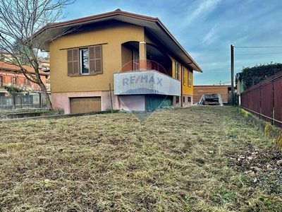 Vendita Villa via Milano, Besozzo