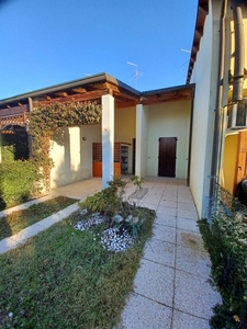 Villa a schiera in Via Aldo Moro, Conselice, 4 locali, 2 bagni, 121 m²
