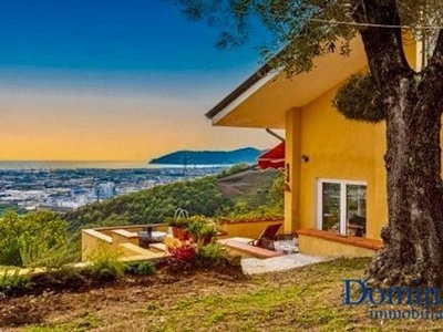 Villa in Vendita a Massa, 850'000€, 267 m², arredato