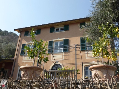 Villa in Vendita in Strada Salada a Alassio