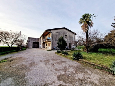 Casa Indipendente in vendita a Villa Estense via borella