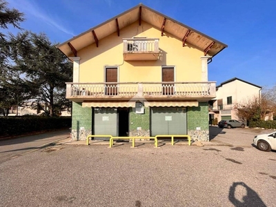 Negozio in vendita a Castelvetro Piacentino via Martiri Duchi e Molinari, 22