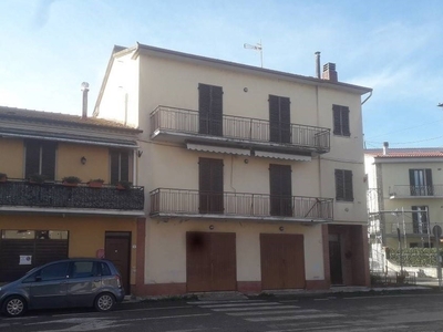 Villa Bifamiliare in vendita a Tuoro sul Trasimeno piazza San Martino