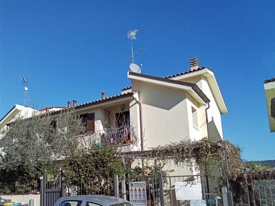 Villa Bifamiliare in vendita ad Amelia via Rimembranze