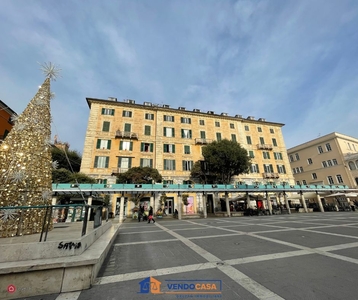 Appartamento in Vendita in Piazza Sisto IV 1 a Savona