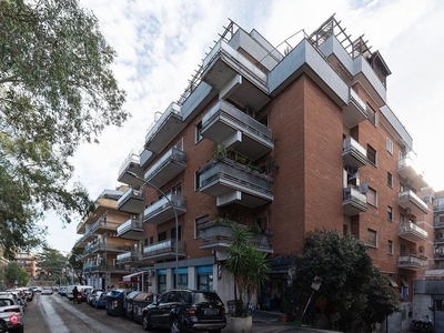 Appartamento in Vendita in Via Ettore Paladini 39 a Roma