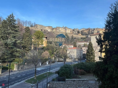 Appartamento in Vendita in Viale Vittorio Emanuele II 31 a Bergamo