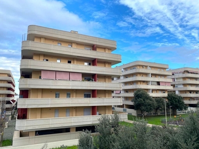 Appartamento in Viale Giorgio De Chirico, Roma (RM)