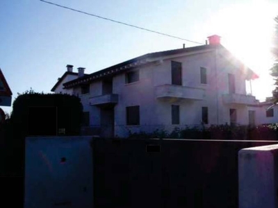 Casa Bi - Trifamiliare in Vendita a Castelfranco Veneto