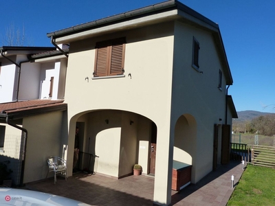Casa Bi/Trifamiliare in Vendita in QUARATA a Arezzo