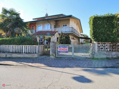 Casa Bi/Trifamiliare in Vendita in Via Divisione Julia 34 a Gambellara