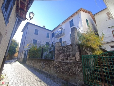 Casa Bi/Trifamiliare in Vendita in Via Guglielmo Marconi a Calizzano