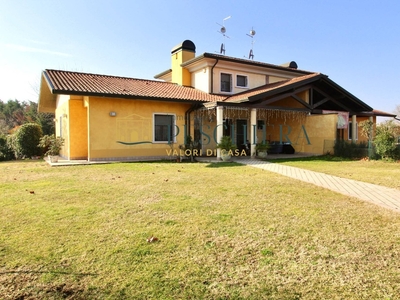 Casa indipendente in Via Casa Cristo, Villafranca di Verona, 7 locali