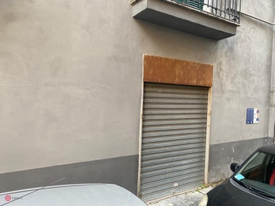 Garage/Posto auto in Vendita in Via San Giovanni a Mare 27 a Napoli