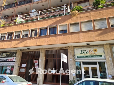 Negozio/Locale commerciale in Vendita in Via Duca Degli Abruzzi 83 a Catania