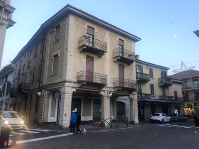 Negozio/Locale commerciale in Vendita in Via Giacomo Matteotti 63 -37 a Trecate