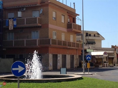 Negozio/Locale commerciale in Vendita in Viale Marconi a Anzio