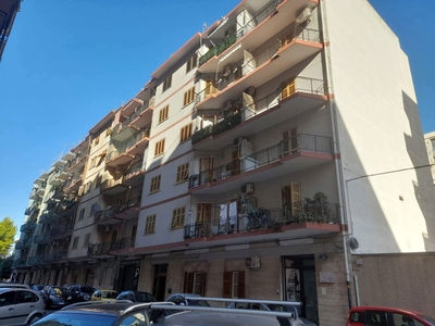 Quadrilocale in Via Fiume 7, Taranto, 1 bagno, 140 m², 3° piano