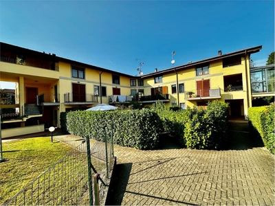 Quadrilocale in Via Pietro Mascagni, Vergiate, 2 bagni, garage, 98 m²