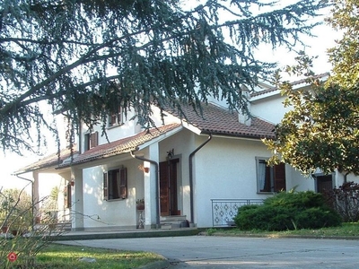 Villa in Vendita in Strada Acquabianca a Viterbo