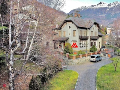 Villa in Vendita in Via Abbé Petigat 4 a Aosta