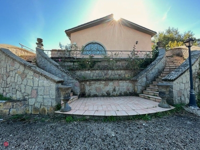 Villa in Vendita in Via dei Monti Cimini a Viterbo
