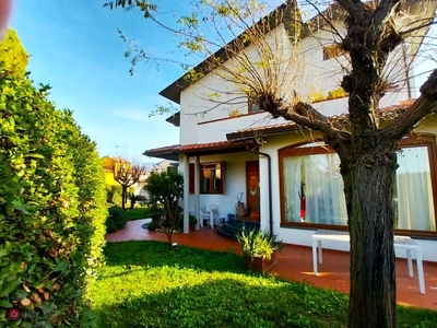 Villa in Vendita in Via Luigi Boccherini 1 a San Giuliano Terme