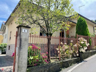 Villa in Vendita in Via San Pietro 5 a Lovere