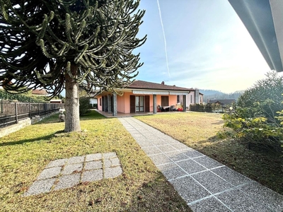 Villa in Via della madonnina 14, Cittiglio, 7 locali, 3 bagni, garage